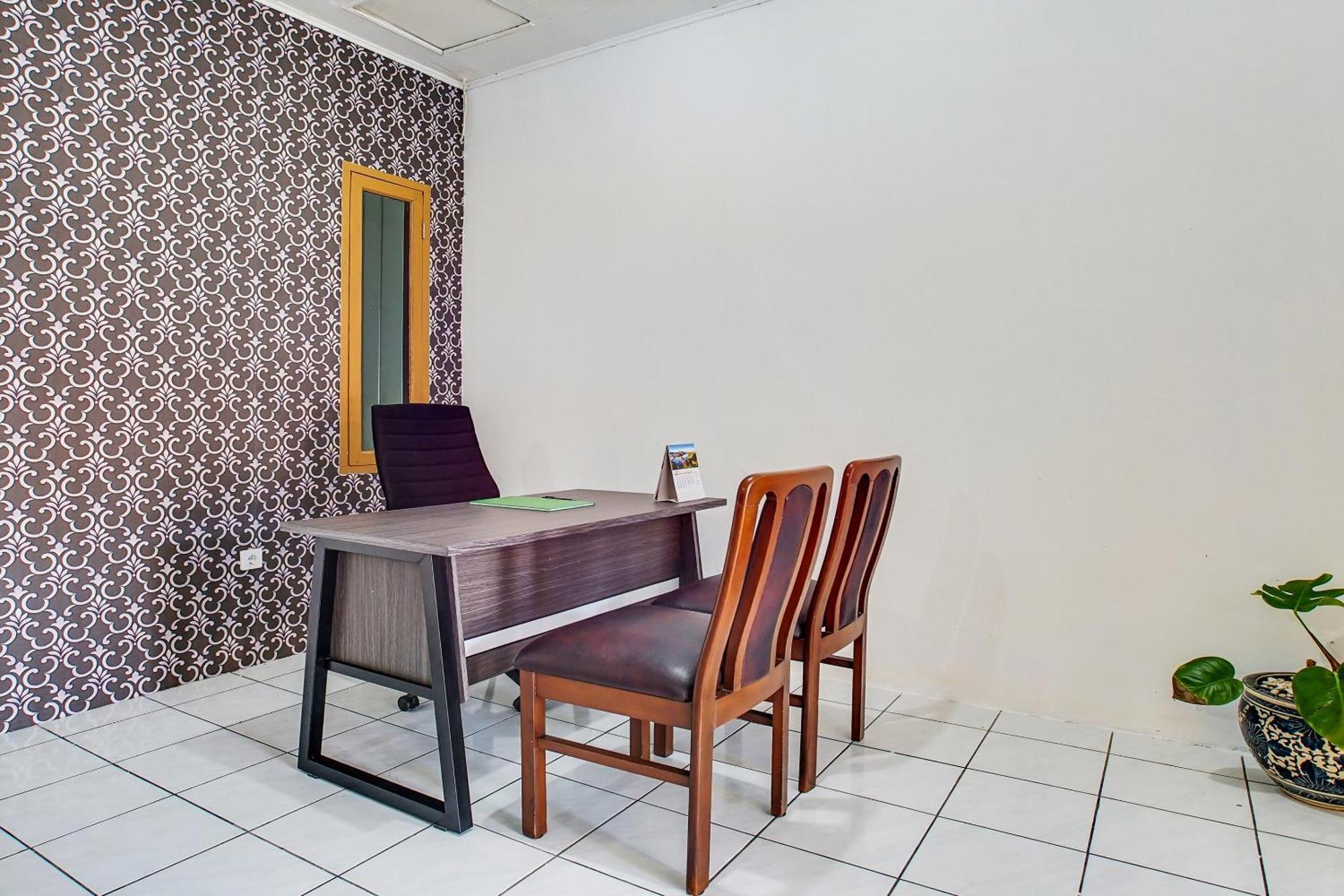 Spot On 91117 Sriwijaya Residence Syariah Бандунг Экстерьер фото