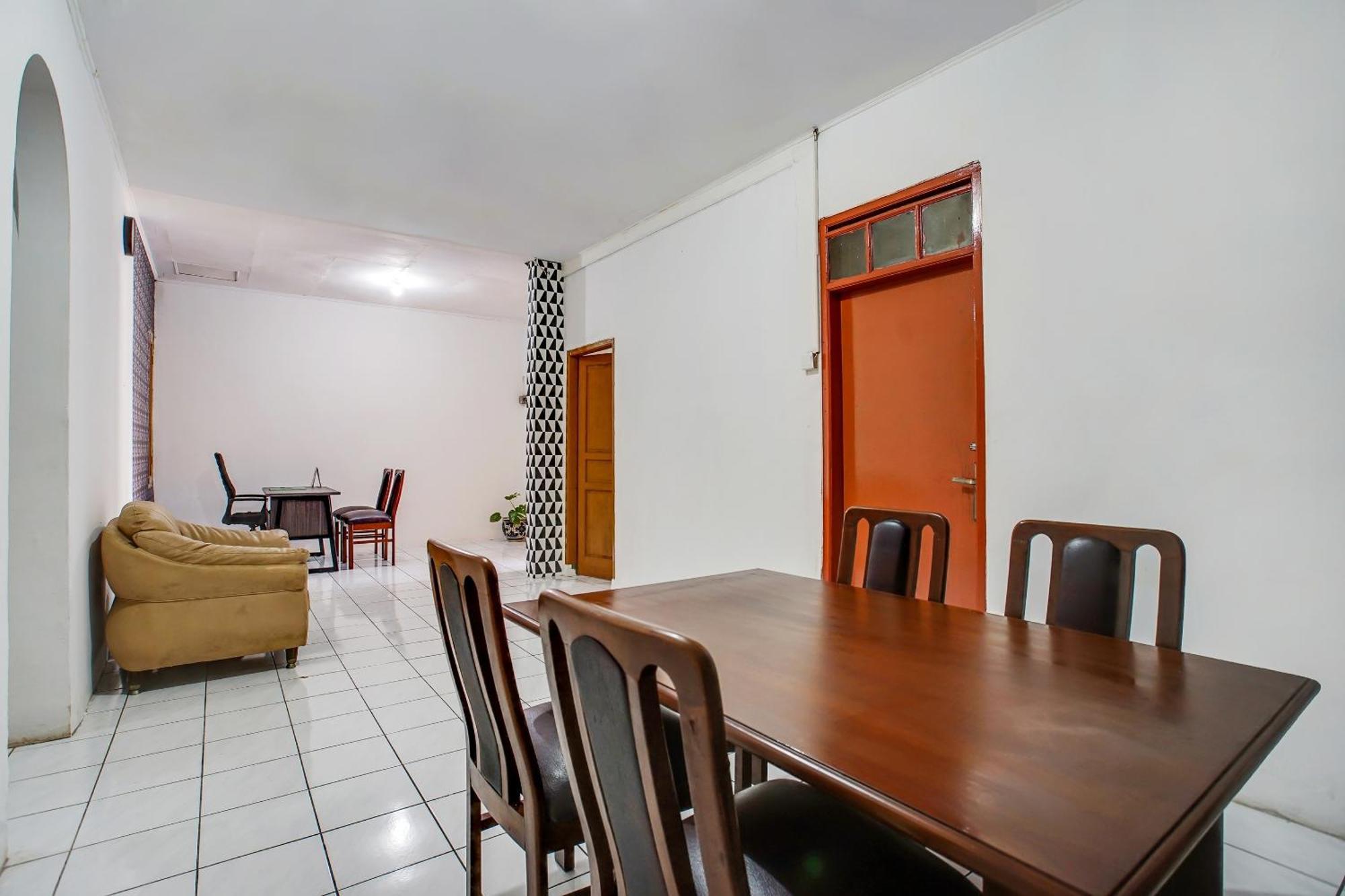 Spot On 91117 Sriwijaya Residence Syariah Бандунг Экстерьер фото